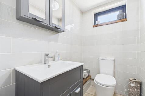 GUEST CLOAKROOM