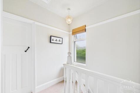 FIRST FLOOR LANDING