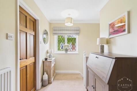 FIRST FLOOR LANDING