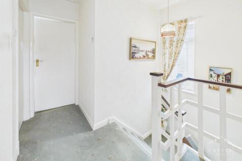FIRST FLOOR LANDING