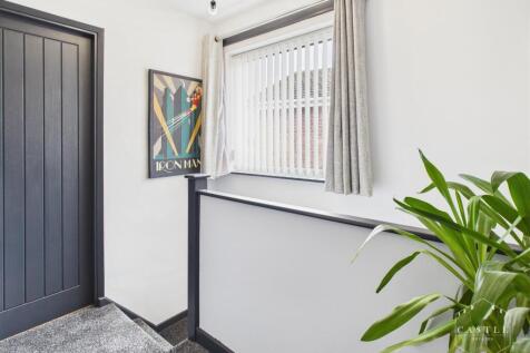 FIRST FLOOR LANDING