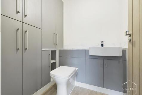 GUEST CLOAKROOM/W.C.