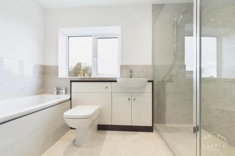 ENSUITE BATHROOM (BEDROOM 2)