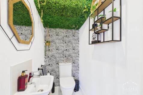 GUEST CLOAKROOM