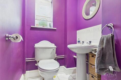 GUEST CLOAKROOM