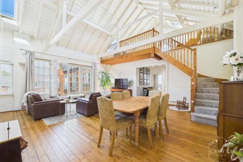 OPEN PLAN LOUNGE/DINING ROOM