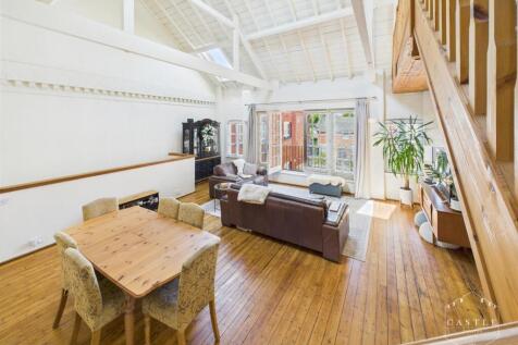 OPEN PLAN LOUNGE/DINING ROOM