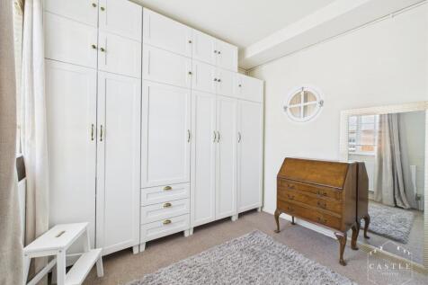 BEDROOM ONE - DRESSING AREA