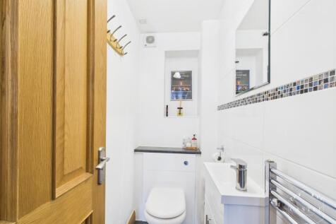 GUEST CLOAKROOM