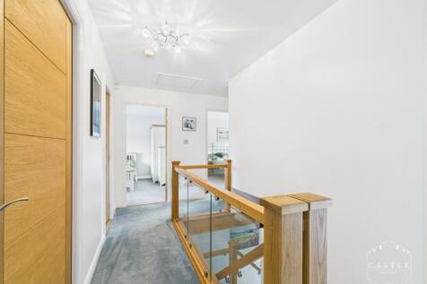 FIRST FLOOR LANDING