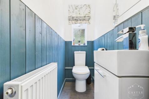 GUEST CLOAKROOM