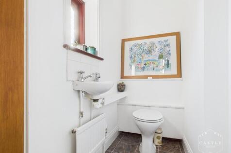 GUEST CLOAKROOM