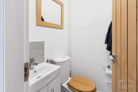 GUEST CLOAKROOM