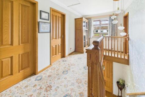 FIRST FLOOR LANDING
