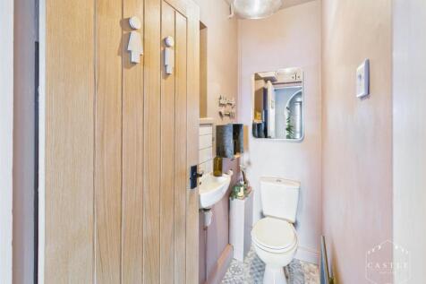 GUEST CLOAKROOM