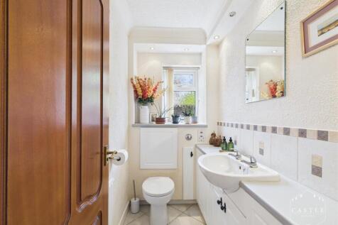GUEST CLOAKROOM