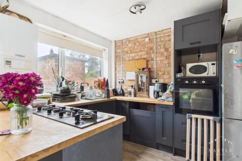OPEN PLAN LIVING KITCHEN - KITCHEN AREA