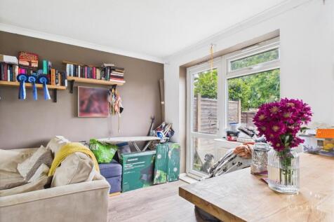 OPEN PLAN LIVING KITCHEN - LOUNGE AREA