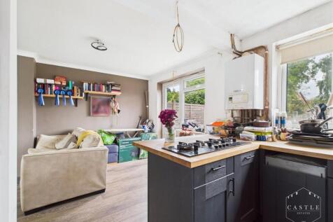 OPEN PLAN LIVING KITCHEN - KITCHEN AREA