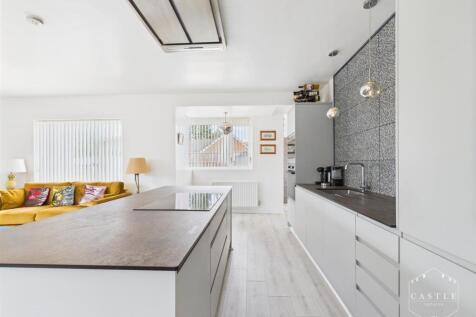 OPEN PLAN LIVING KITCHEN