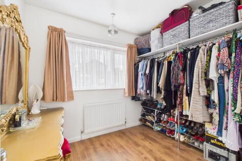 WALK IN WARDROBE/BEDROOM