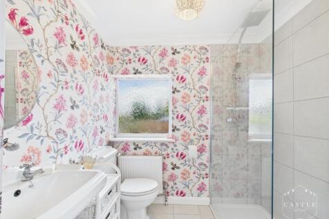 ENSUITE SHOWER ROOM