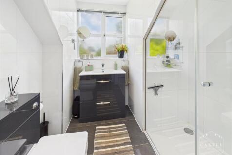 MASTER ENSUITE