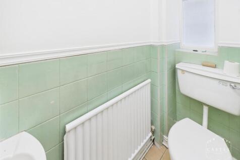 GUEST CLOAKROOM
