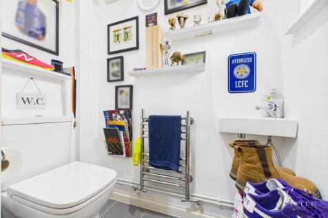 GROUND FLOOR CLOAKROOM
