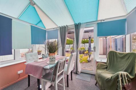 GARDEN ROOM/DINING ROOM