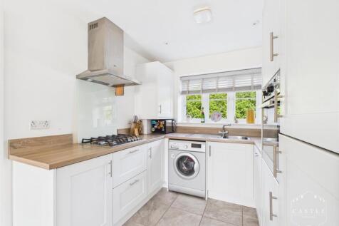 OPEN PLAN KITCHEN/LIVING AREA