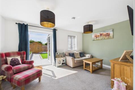 OPEN PLAN KITCHEN/LIVING AREA
