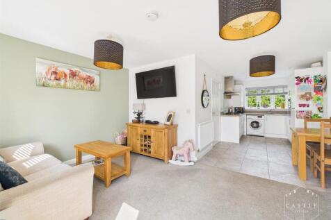 OPEN PLAN KITCHEN/LIVING AREA