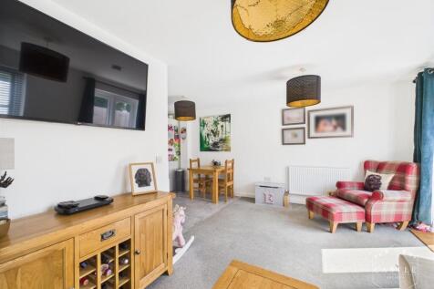 OPEN PLAN KITCHEN/LIVING AREA