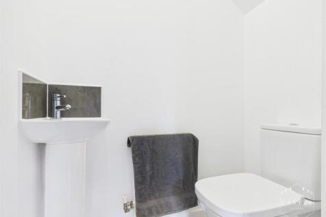 GUEST CLOAKROOM
