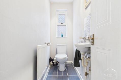 GUEST CLOAKROOM
