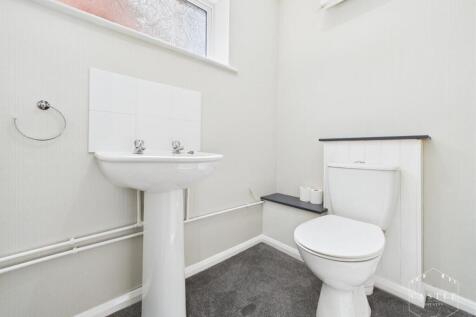 GUEST CLOAKROOM