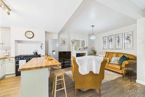 OPEN PLAN LIVING KITCHEN