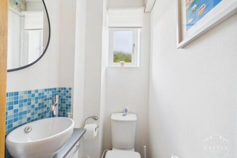 GUEST CLOAKROOM