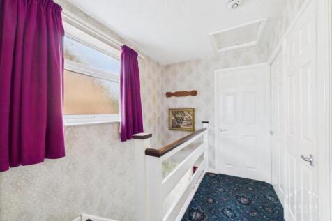 FIRST FLOOR LANDING