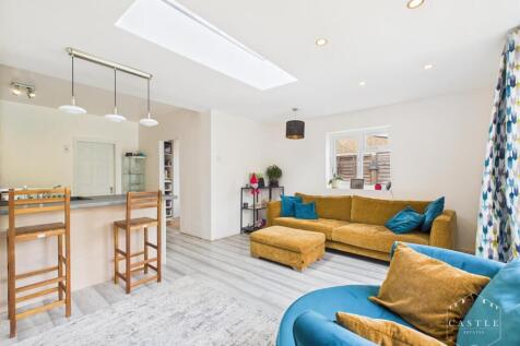 OPEN PLAN LIVING KITCHEN - Lounge Area