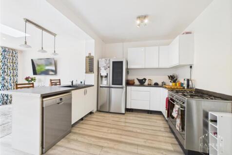 OPEN PLAN LIVING KITCHEN - Kitchen Area