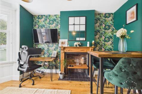DINING/SITTING ROOM