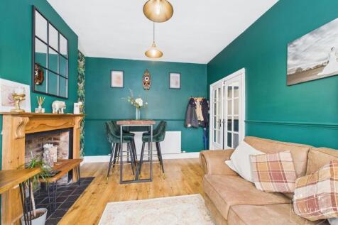 DINING/SITTING ROOM