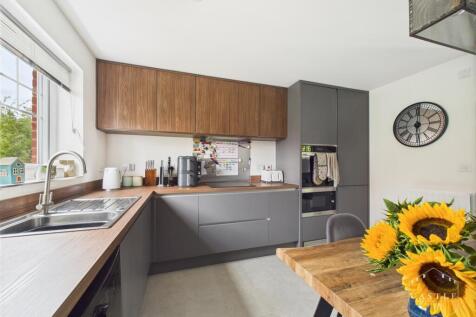 OPEN PLAN LIVING AREA AND KITCHEN