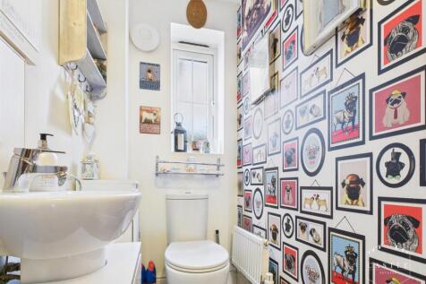GUEST CLOAKROOM