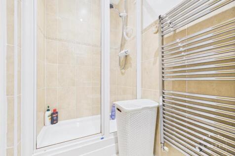 ENSUITE SHOWER ROOM