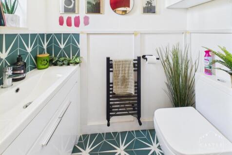 GUEST CLOAKROOM