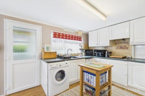 LIVING KITCHEN