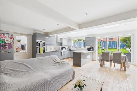 LIVING KITCHEN